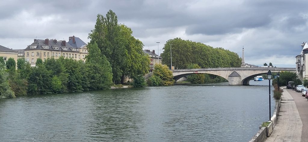 Photo du pont Louis XV (anciennement  Pont Solférino à Compiègne ). Message pour souhaiter une bonne rentrée 2026 à Compiègne